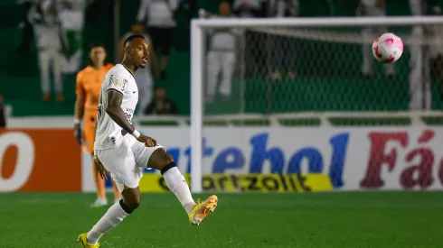  Foto: Luiz Erbes/AGIF – Corinthians vive impasse com zagueiro.
