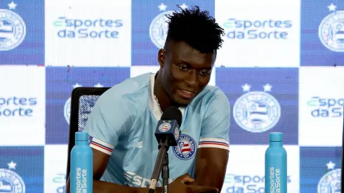 Foto: (Felipe Oliveira/EC Bahia) - Jhoanner Chávez foi apresentado pelo Bahia nesta terça (10)