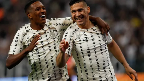 Foto: (Ricardo Moreira/Getty Images) - Robert Renan, à esquerda, foi cedido pelo Corinthians ao Zenit, da Rússia