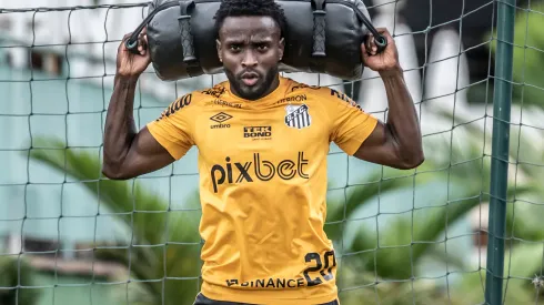 Foto: (Ivan Storti/Santos FC) - Mendoza foi uma das contratações do Santos para a temporada