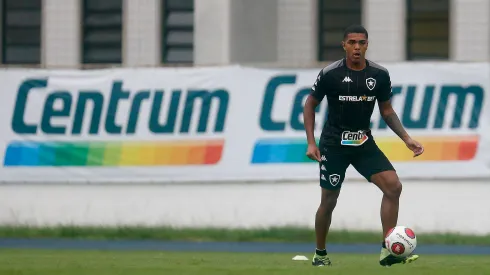 Foto: Vitor Silva/Flickr/Botafogo – Zagueiro solta o verbo sobre arbitragem
