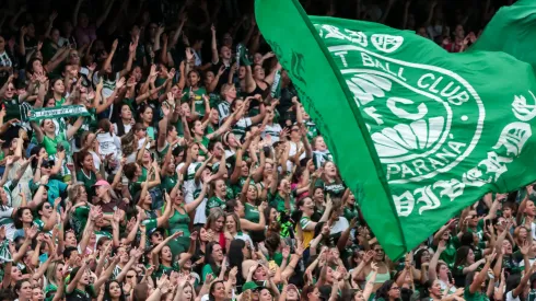 Robson Mafra/AGIF- Torcedoras do Coritiba presentes no Couto Pereira na estreia do Coritiba no Campeonato Paranaense de 2023