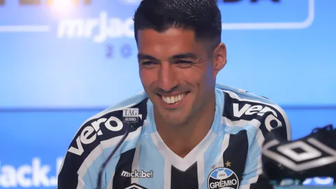 Foto: (Fernando Alves/AGIF) – Renato ainda não mostrou seu DVD para Suárez no Grêmio
