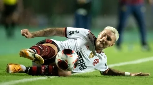 Foto: (Jorge Rodrigues/AGIF) – Varela não tem sido unanimidade no Flamengo
