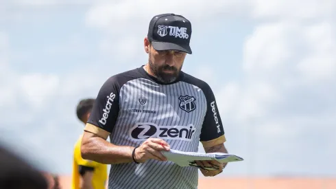 Foto: (Felipe Santos/cearasc.com) – Gustavo Morínigo quer extrair o melhor de seus jogadores no Ceará
