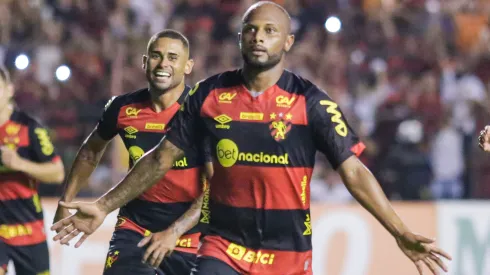 Foto: (Rafael Vieira/AGIF) - Ronaldo tem sido o cara dos pênaltis no Sport