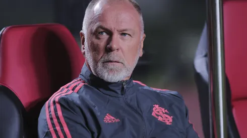 Foto: (Ettore Chiereguini/AGIF) - O Vasco tem interesse na contratação de um dos zagueiros de Mano Menezes no Internacional