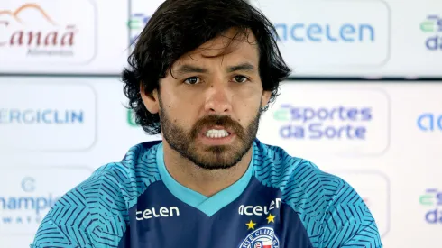 Foto: (Felipe Oliveira/EC Bahia) – Ricardo Goulart concedeu entrevista coletiva no Bahia nesta sexta (27)
