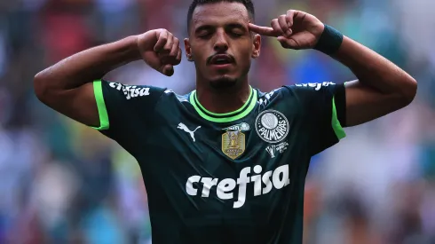 Foto: (Ettore Chiereguini/AGIF) - Gabriel Menino busca reencontrar seu melhor futebol no Palmeiras nesta temporada