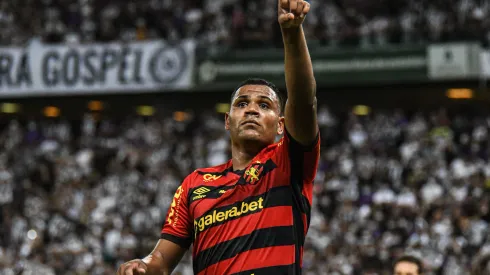 Foto: (Kely Pereira/AGIF) - Mikael, ex-Sport, não é mais jogador do Internacional