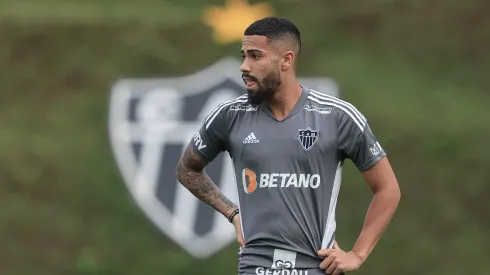 Foto: (Pedro Souza/Atlético) – Calebe, do Atlético-MG, está prestes a ser anunciado pelo Fortaleza
