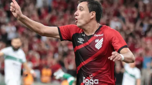 Foto: (Robson Mafra/AGIF) - Pablo deu sua versão sobre a briga generalizada no clássico entre Athletico e Coritiba