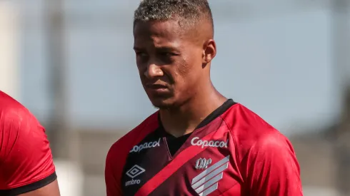 Foto: Robson Mafra/AGIF – Athletico busca substituto de Vitinho
