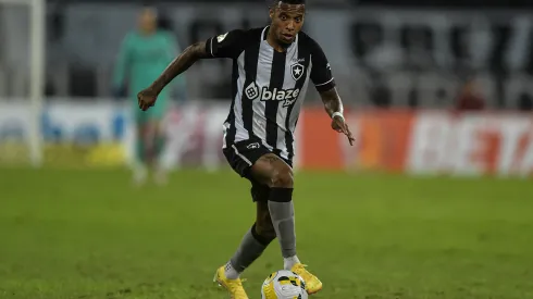 Thiago Ribeiro/AGIF- Tchê Tchê, volante do Botafogo
