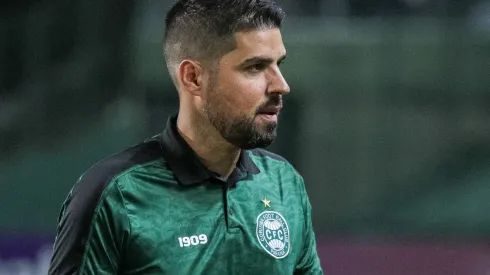 Robson Mafra/AGIF- António Oliveira, técnico do Coritiba
