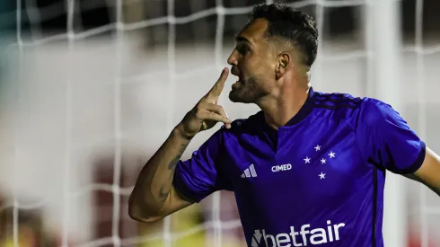 Foto: Gilson Junio/AGIF - Gilberto 'chama a responsa' no vestiário do Cruzeiro