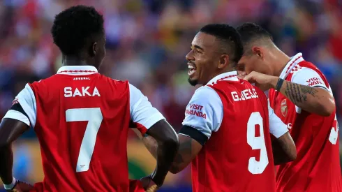 Foto: Mike Ehrmann/Getty Images – Saka e Gabriel Jesus
