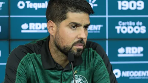 Robson Mafra/AGIF- António Oliveira, técnico do Coritiba 
