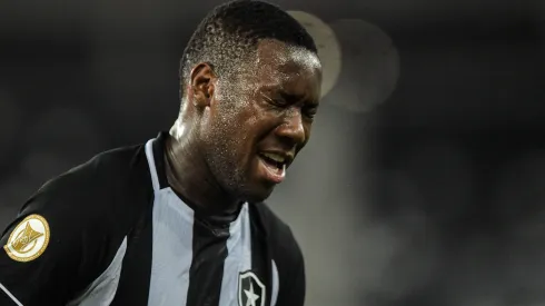 Foto: Thiago Ribeiro/AGIF - Patrick de Paula sofre grave lesão no Botafogo