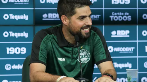 Foto: Robson Mafra/AGIF – António Oliveira tem boa notícia no Coritiba.
