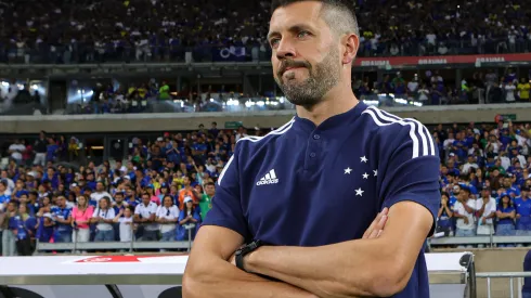 Foto: (Gilson Junio/AGIF) -Paulo Pezzolano, técnico do Cruzeiro
