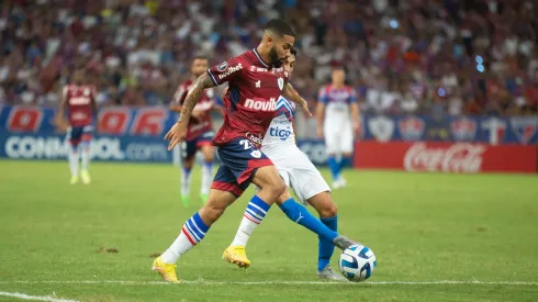 Lucas Emanuel/AGIF- Fortaleza e Cerro no duelo de ida realizado na Arena Castelão
