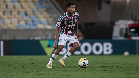 FOTO DE MARCELO GONÇALVES / FLUMINENSE FC – Alexsander comenta disputa com Marcelo.
