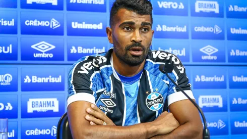 Foto: Lucas Uebel/ Grêmio FBPA – Renato comenta sobre Thiago Santos no Grêmio
