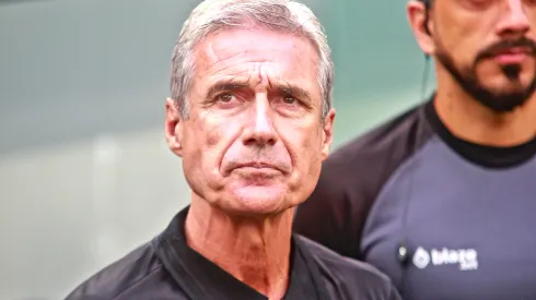 Foto: Gabriel Machado/AGIF - Luis Castro, técnico do Botafogo