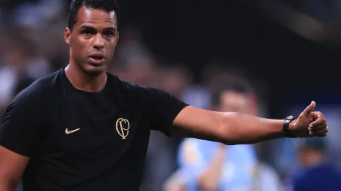 Foto: Ettore Chiereguini/AGIF - Fernando Lázaro observa de perto promessa da base.