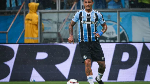 Foto: Maxi Franzoi/AGIF – Vina comenta início de trajetória no Grêmio.
