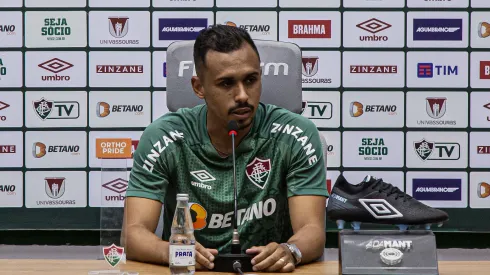 FOTO: MARCELO GONÇALVES / FLUMINENSE F.C. - Lima reclama de pênalti não marcado.