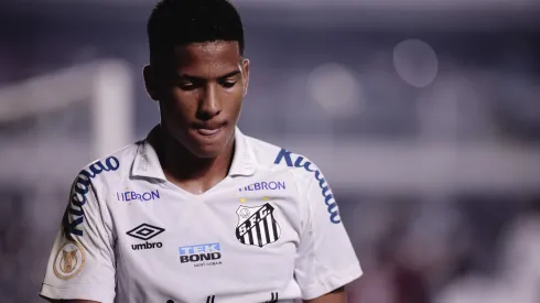 SP - Sao Paulo - 02/07/2022 - BRASILEIRO A 2022, SANTOS X FLAMENGO - Angelo jogador do Santos durante partida contra o Flamengo no estadio Vila Belmiro pelo campeonato Brasileiro A 2022. Foto: Ettore Chiereguini/AGIF
