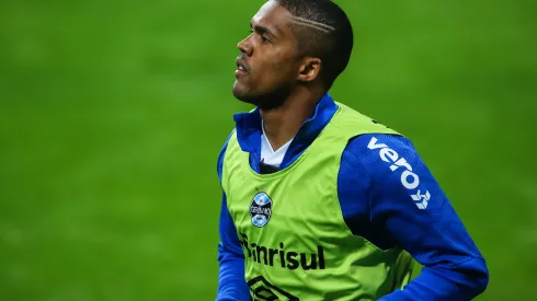 RS – Porto Alegre – 24/06/2021 – BRASILEIRO A 2021, GREMIO X SANTOS – Douglas Costa jogador do Gremio durante partida contra o Santos no estadio Arena do Gremio pelo campeonato Brasileiro A 2021. Foto: Pedro H. Tesch/AGIF
