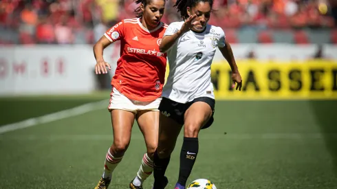 Maxi Franzoi/AGIF- Inter e Corinthians durante partida contra o Internacional no estádio Arena do Grêmio pelo campeonato Brasileiro Feminino 2022.
