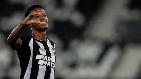 RJ - RIO DE JANEIRO - 20/04/2023 - COPA SUL-AMERICANA 2023, BOTAFOGO X CESAR VALLEJO - Tche The jogador do Botafogo comemora seu gol durante partida contra o Cesar Vallejo no estadio Engenhao pelo campeonato Copa Sul-Americana 2023. Foto: Thiago Ribeiro/AGIF