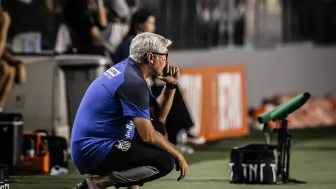 Foto: Raul Baretta / Santos FC – Odair Hellmann manda a real mesmo em vitória.
