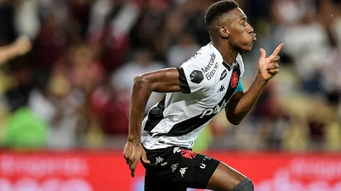 Foto: Thiago Ribeiro/AGIF - Léo é um dos principais nomes na zaga do Vasco.