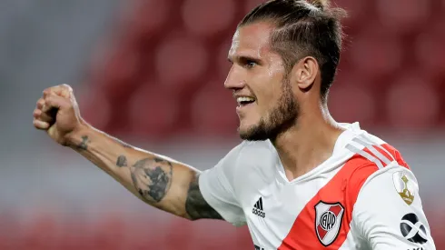 (Photo by Juan I. Roncoroni – Pool/Getty Images) – Zuculini é um dos nomes monitorados pelo Vasco.
