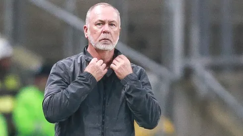 PORTO ALEGRE, BRAZIL - MAY 21: Mano Menezes coach of Internacional gestures during a Brasileirao match between Gremio and Internacional at Arena do Gremio on May 21, 2023 in Porto Alegre, Brazil. (Photo by Fernando Alves/Getty Images)