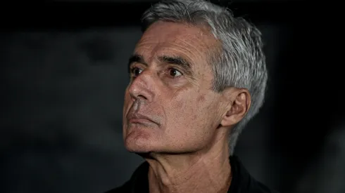 RJ - RIO DE JANEIRO - 20/05/2023 - BRASILEIRO A 2023, BOTAFOGO X FLUMINENSE - Luis Castro tecnico do Botafogo durante partida contra o Fluminense no estadio Engenhao pelo campeonato BRASILEIRO A 2023. Foto: Thiago Ribeiro/AGIF