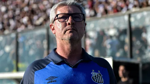 RJ - RIO DE JANEIRO - 14/05/2023 - BRASILEIRO A 2023, VASCO X SANTOS - Odair Hellmann tecnico do Santos durante partida contra o Vasco no estadio Sao Januario pelo campeonato BRASILEIRO A 2023. Foto: Thiago Ribeiro/AGIF