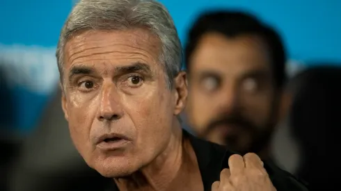 RJ - RIO DE JANEIRO - 04/05/2023 - COPA SUL-AMERICANA 2023, BOTAFOGO X LDU - Luis Castro tecnico do Botafogo durante partida contra o LDU no estadio Engenhao pelo campeonato Copa Sul-Americana 2023. Foto: Jorge Rodrigues/AGIF