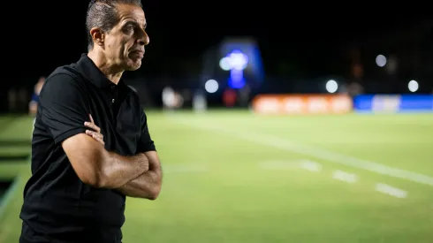 Foto: Jorge Rodrigues/AGIF – Renato Paiva pode ter reforço no meio-campo.
