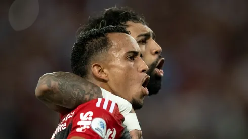 RJ – Rio de Janeiro – 28/02/2023 – RECOPA SUL-AMERICANA, FLAMENGO X INDEPENDIENTE DEL VALLE – Matheus Goncalves e Gabi jogadores do Flamengo durante partida contra o Independiente del Valle no estadio Maracana pelo campeonato Recopa Sul-americana 2023. Foto: Jorge Rodrigues/AGIF
