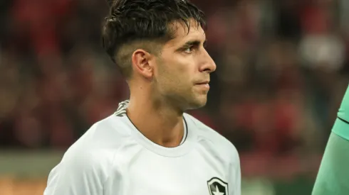 PR – CURITIBA – 17/05/2023 – COPA DO BRASIL 2023, ATHLETICO-PR X BOTAFOGO – Di Placido jogador do Botafogo durante partida contra o Athletico-PR no estadio Arena da Baixada pelo campeonato Copa do Brasil 2023. Foto: Robson Mafra/AGIF
