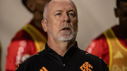 SP - SANTOS - 03/06/2023 - BRASILEIRO A 2023, SANTOS X INTERNACIONAL - Mano Menezes tecnico do Internacional durante partida contra o Santos no estadio Vila Belmiro pelo campeonato BRASILEIRO A 2023. Foto: Abner Dourado/AGIF