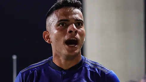 MG - BELO HORIZONTE - 06/05/2023 - BRASILEIRO A 2023, CRUZEIRO X SANTOS - Bruno Rodrigues jogador do Cruzeiro comemora a vitoria ao final da partida contra o Santos no estadio Independencia pelo campeonato BRASILEIRO A 2023. Foto: Gilson Junio/AGIF