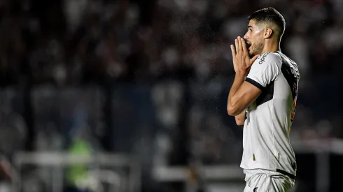 Thiago Ribeiro/AGIF- Pedro Raul, atacante do Vasco