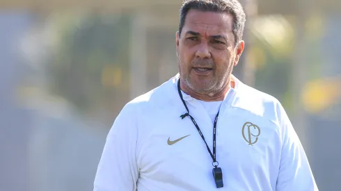 SP – SAO PAULO – 23/05/2023 – CORINTHIANS, TREINO – Vanderlei Luxemburgo tecnico do Corinthians durante treino no Centro de Treinamento CT Joaquim Grava. Foto: Marcello Zambrana/AGIF
